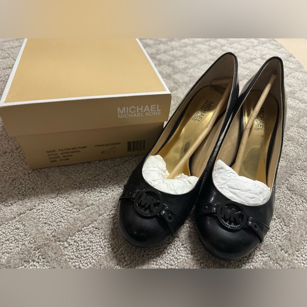 Michael Kors Black and White Flats